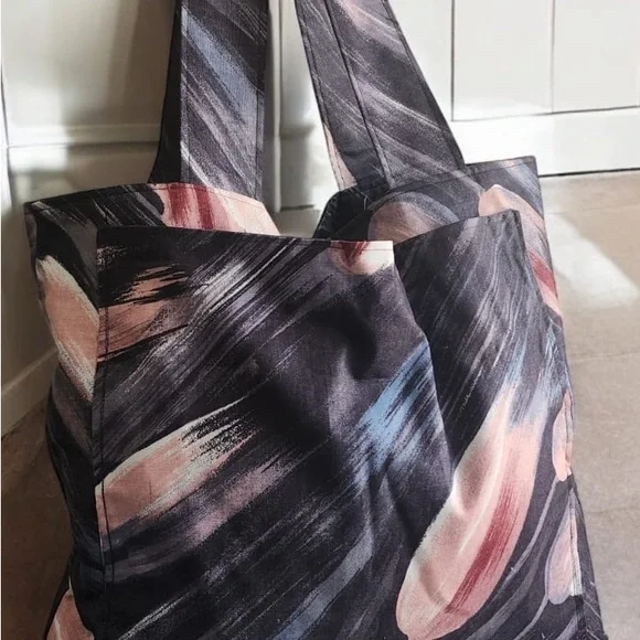 Abstract Patterned Tote Bag - Picture 3 of 4